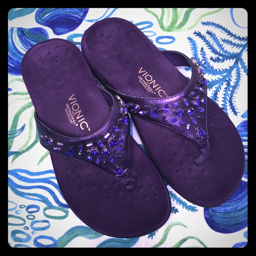 Vionic purple sandals with stones size 9